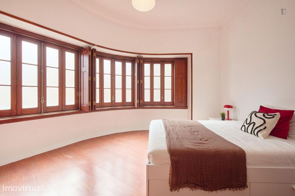 768675 - Quarto com cama de casal em...