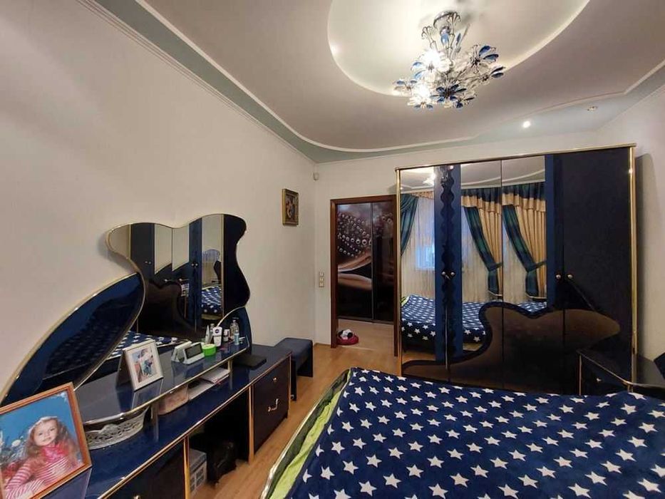 Зарічанська! 2к з ремонтом! 72м2