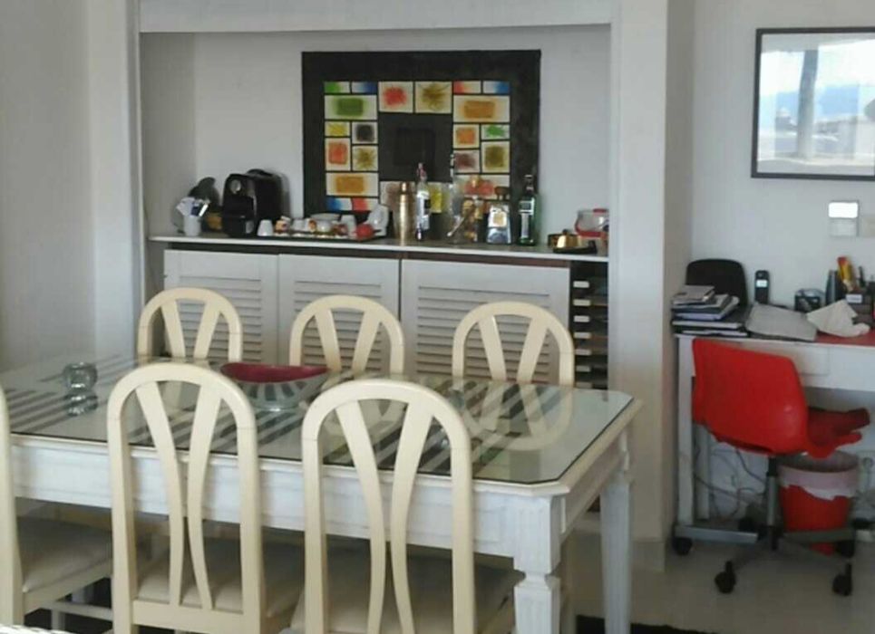 Mesa de jantar com cadeiras