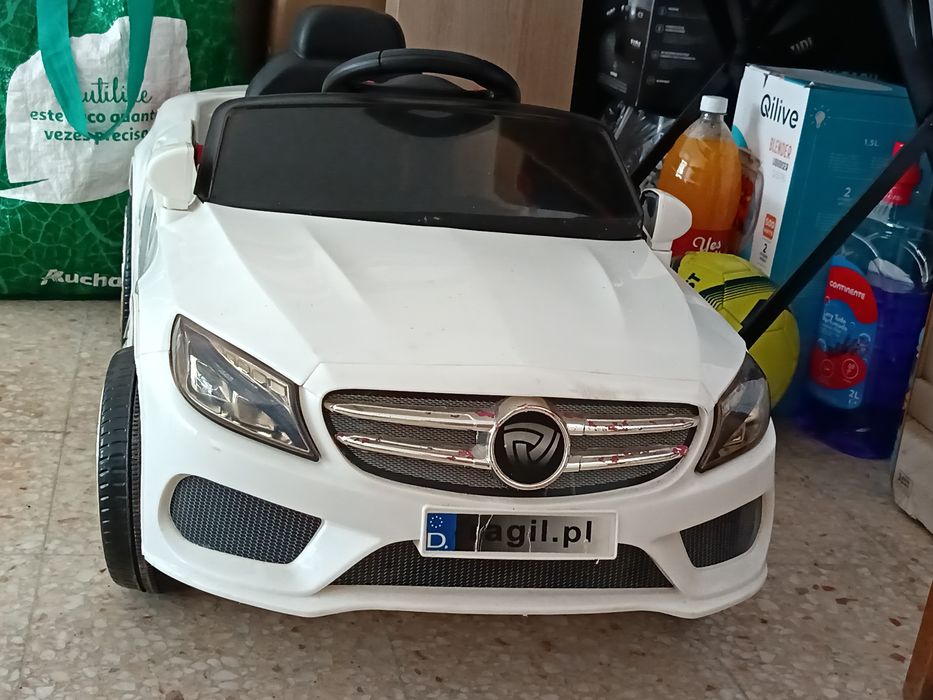 Carro elétrico infantil Mercedes com Som