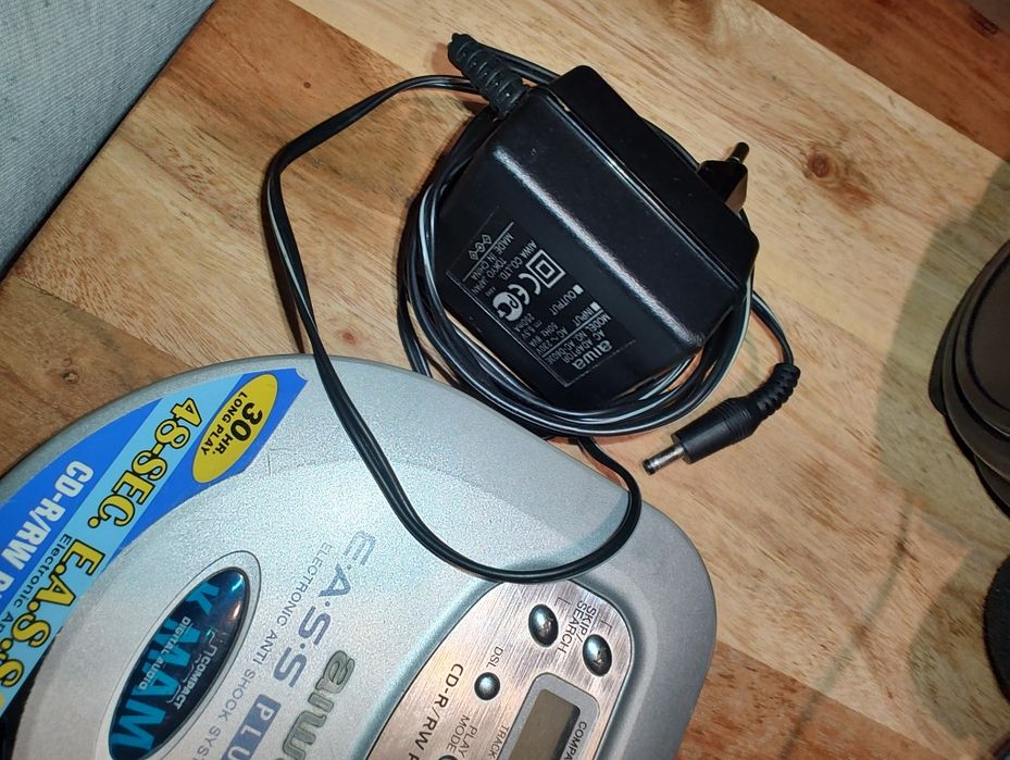 Discman Aiwa + słuchawki Philips + zasilacz Aiwa