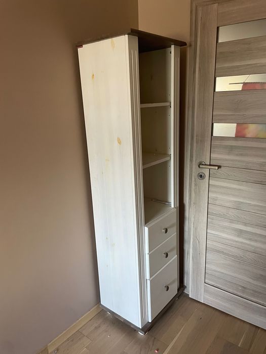 Drewniana witryna Meble Doktór