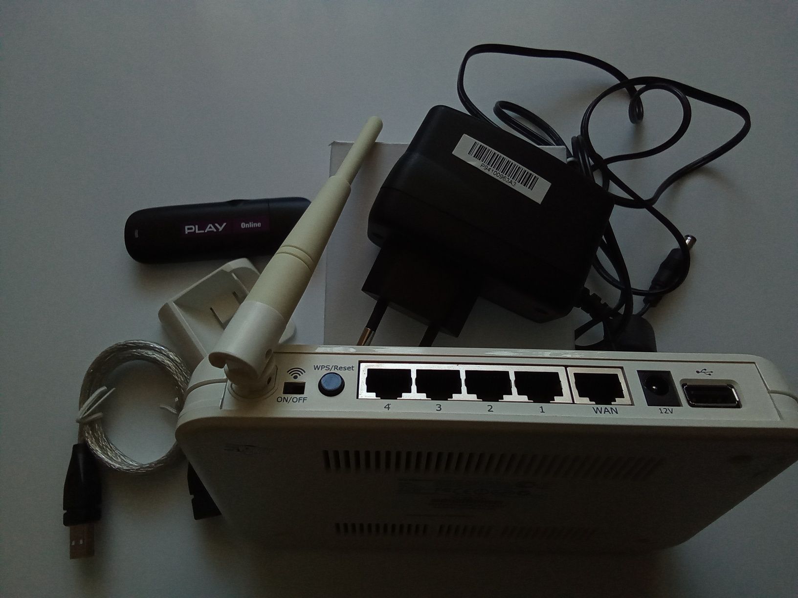 Router 3G- 6200 Edimax plus Modem E173 stan idealny.