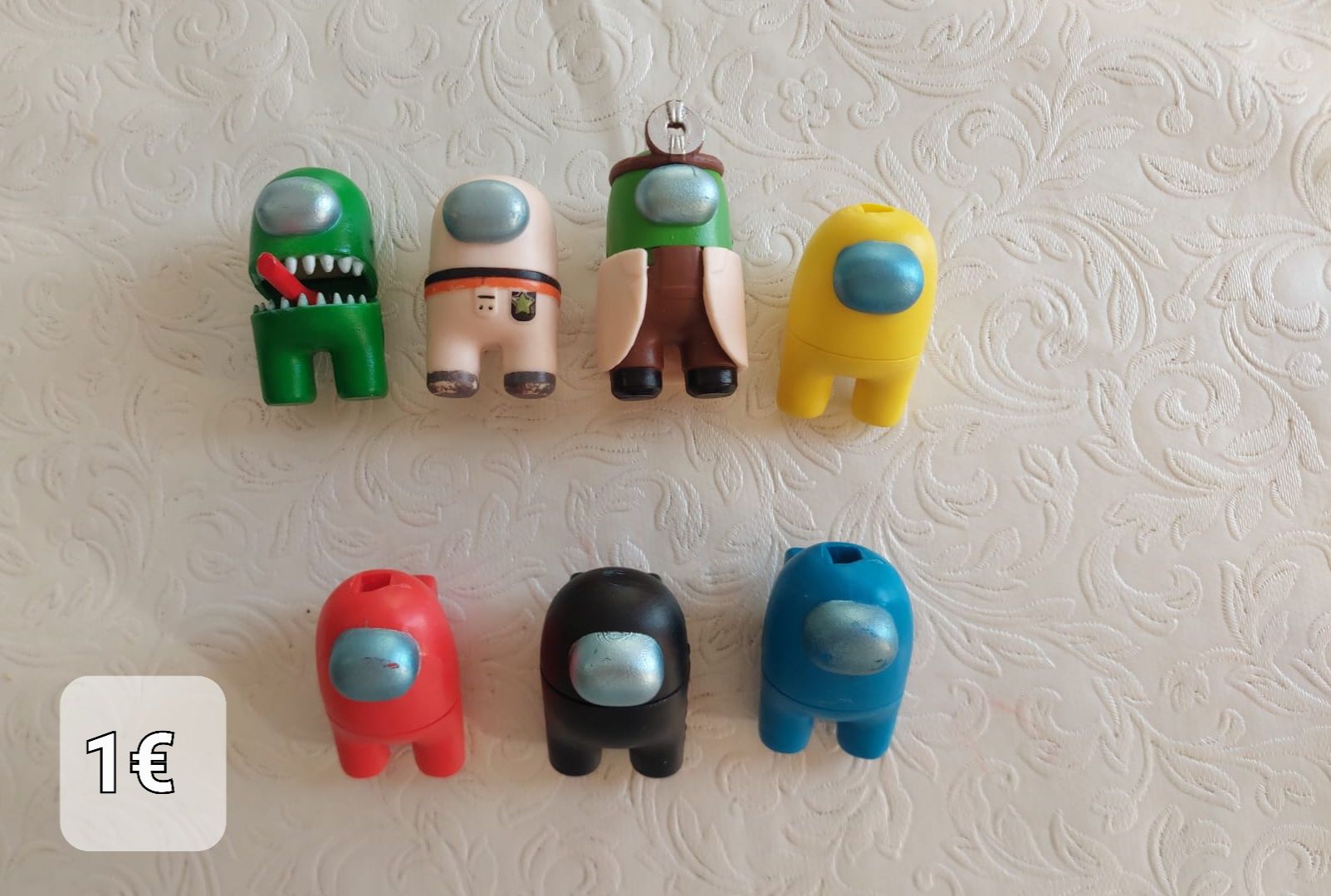 Variados bonecos