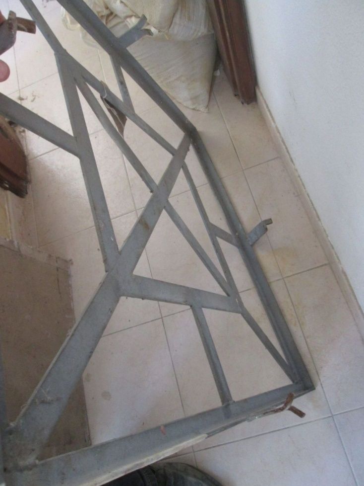 Grade em ferro metalizado