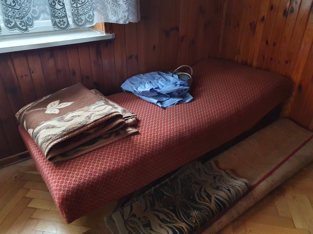 Fotel + tapczan. Lozko jednoosobowe. Mahon. Tapicerka. Foto. Wawa.