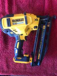 Gwoździarka DeWalt DCN660