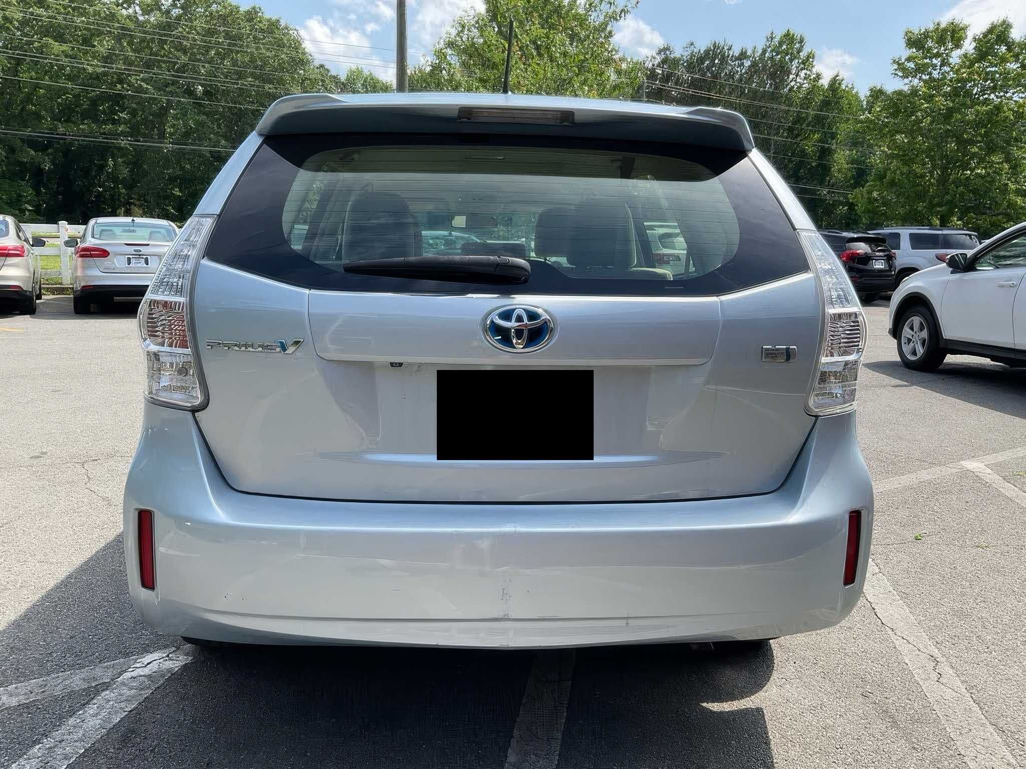 2014 Toyota Prius v Two