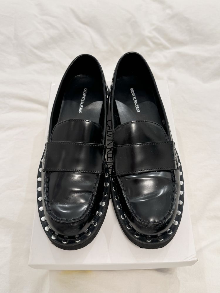CK Nilce loafers czarne skórzane pótbuty z cwiekami 37 calvin klein