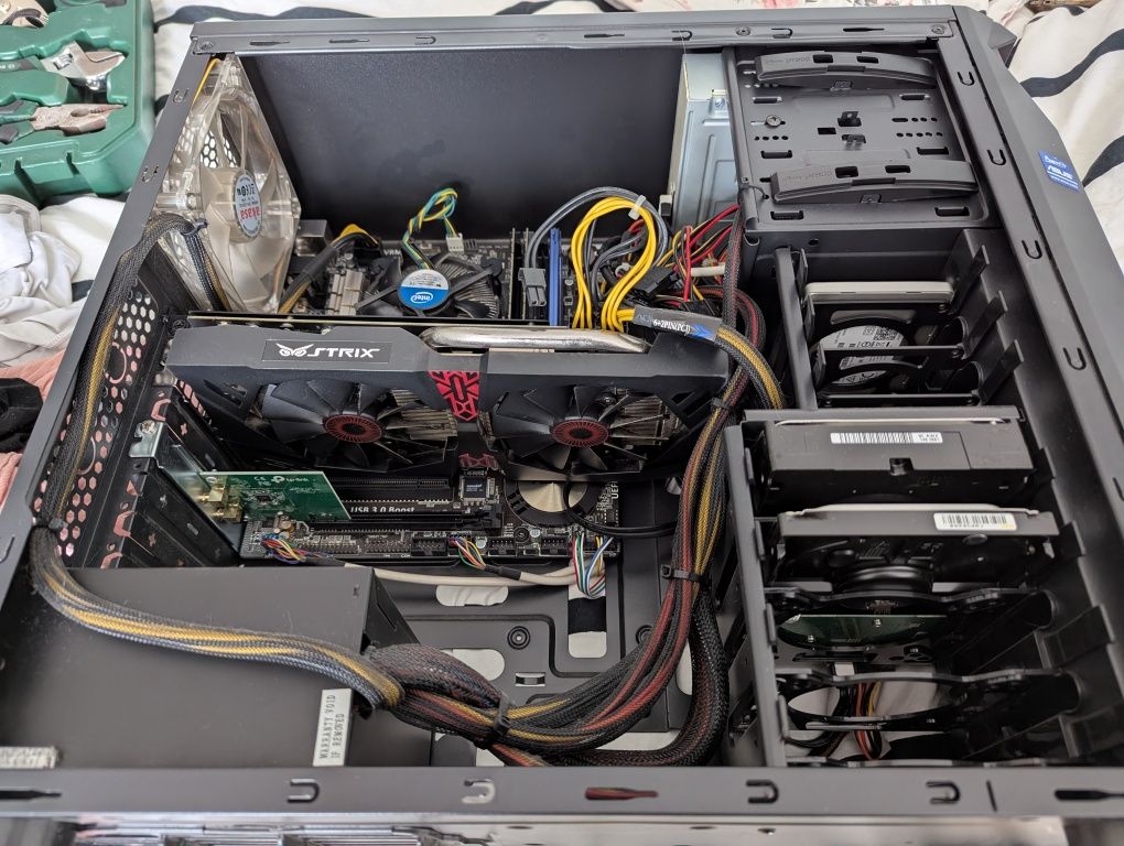 Komputer i5 + R9 285 + SSD + monitor NEC – gotowy do gry i pracy