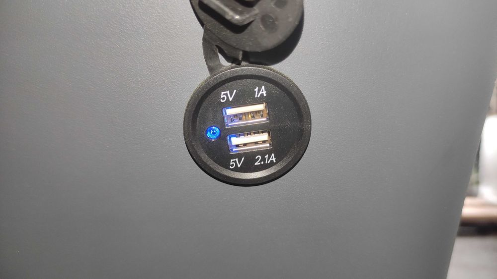 Електронавантажувачі JAC CPD15 ,  JAC CPD25 з зарядним пристроєм