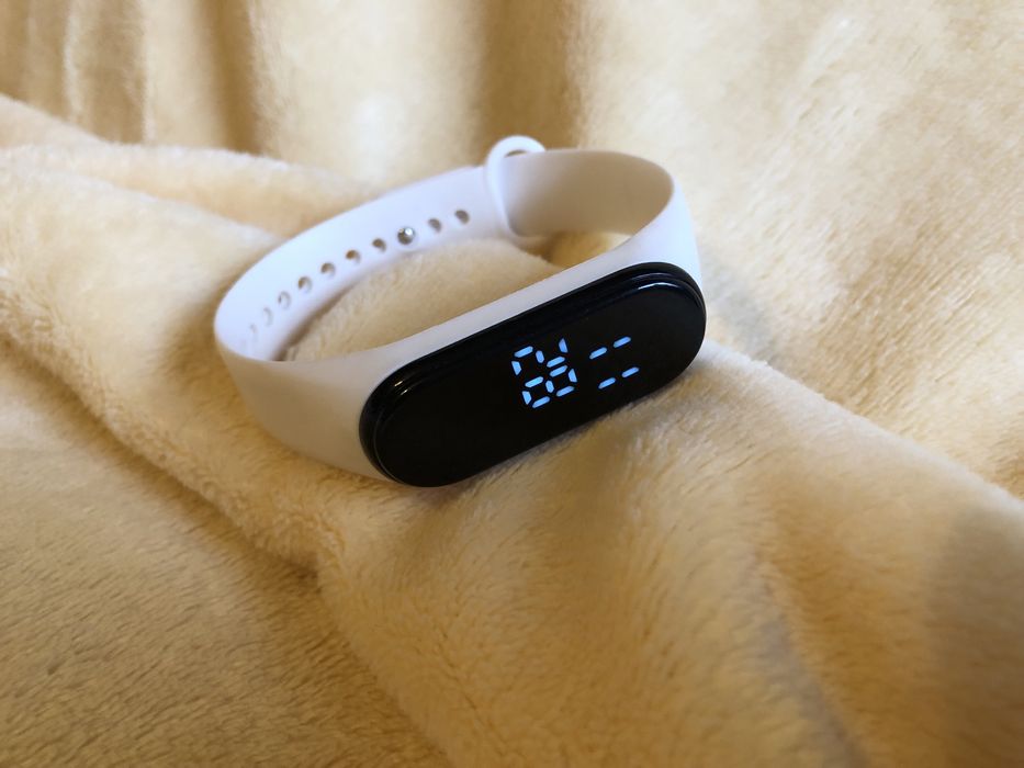 Годиник сенсорний на батарейці