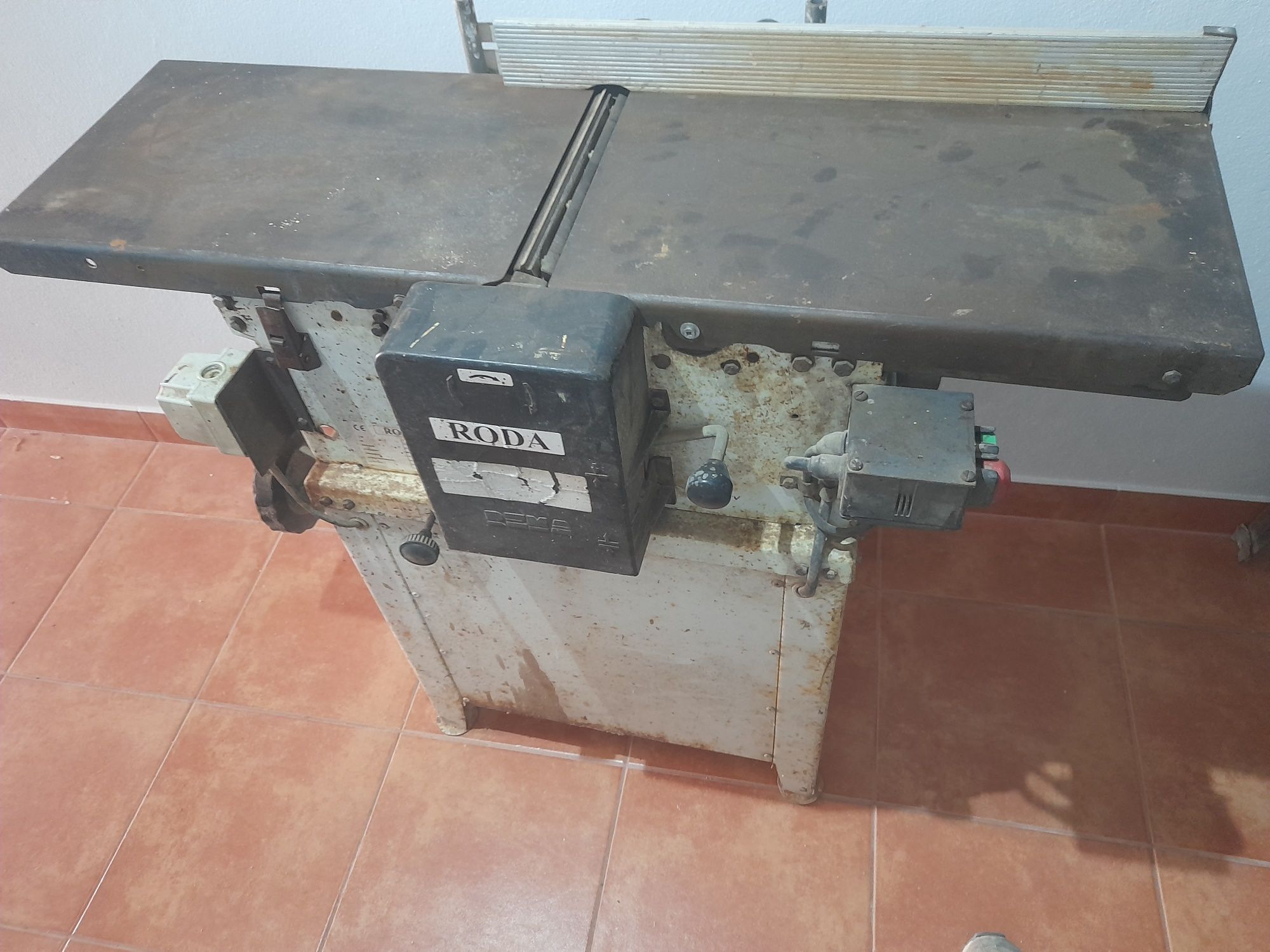 Plaina desengrossadora grelopa monofasica