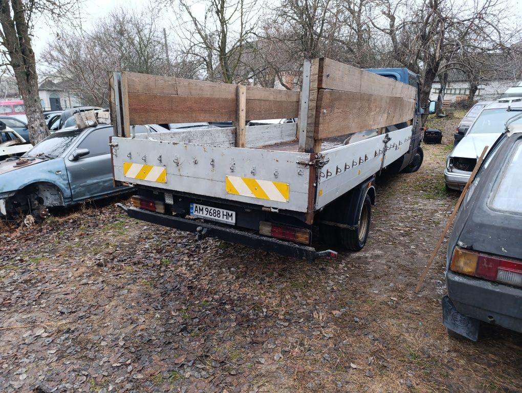 Бортовий кузов. .