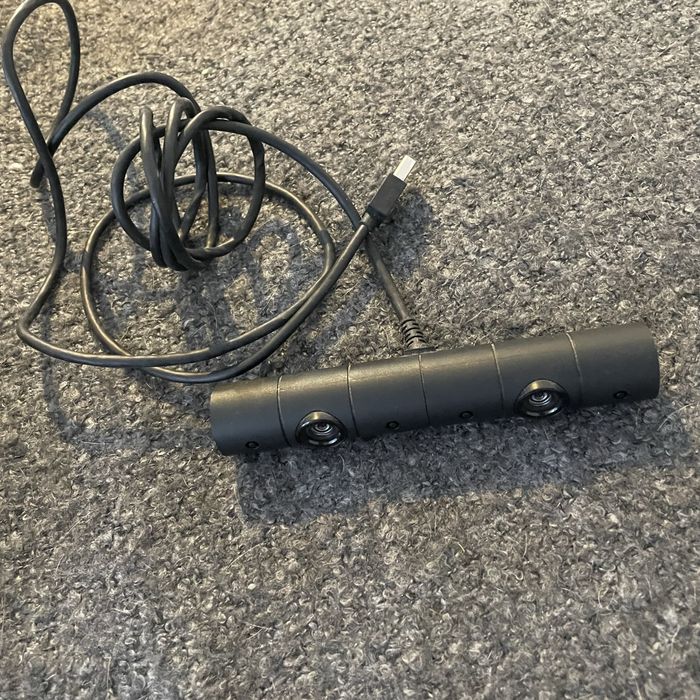 PS4 Slim (800GB) com acessorios