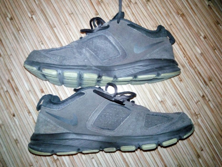Продам кроссовки NIKE T-LITE XI