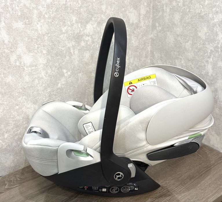 Автокрісло Cybex Cloud T Plus 2023 Off White — стан відмінний