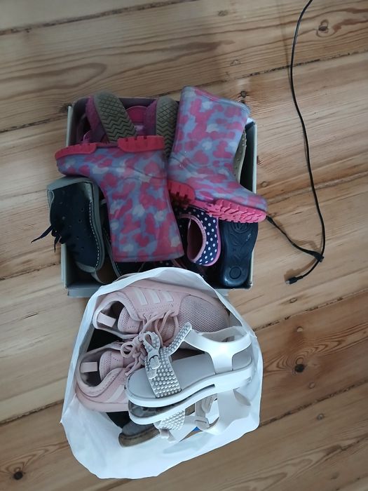 Oddam buty dziecięce 23-25