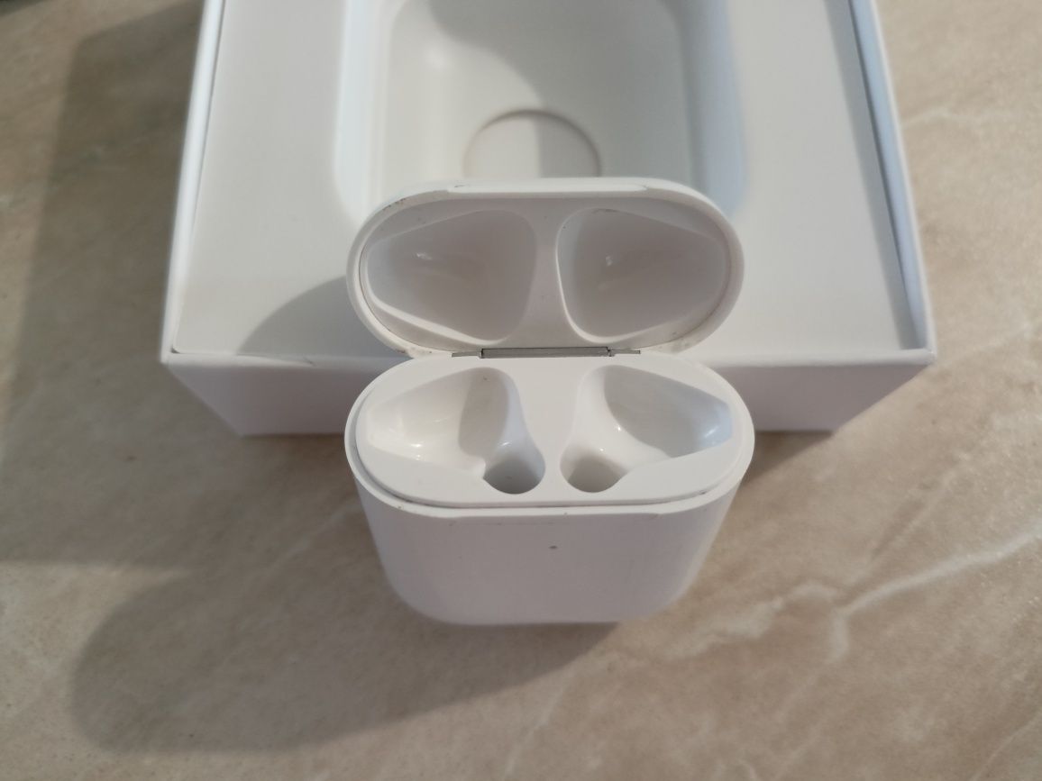 Pudełko od airpods 2 (bez słuchawek)