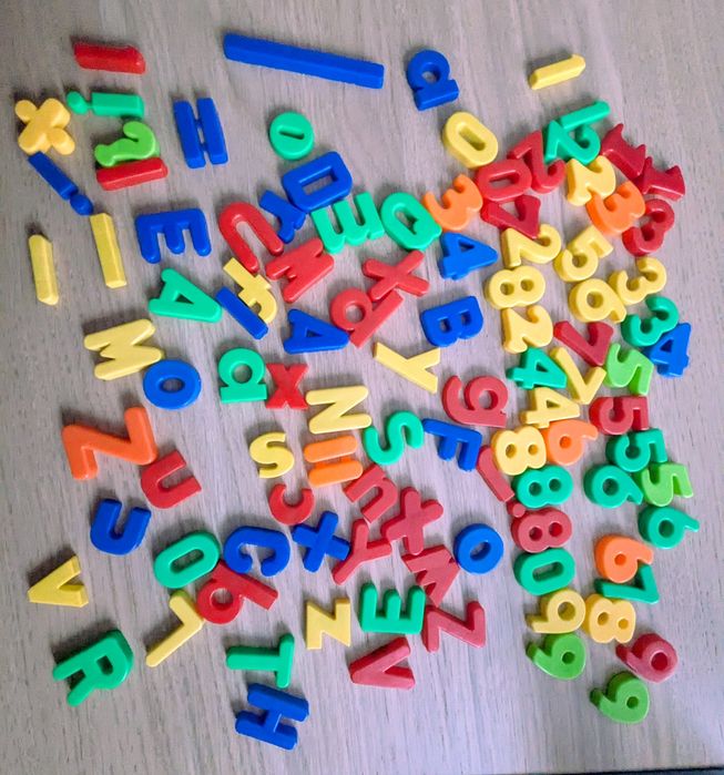 Zestaw magnetyczny litery cyfry znaki magnetyczne na lodówkę