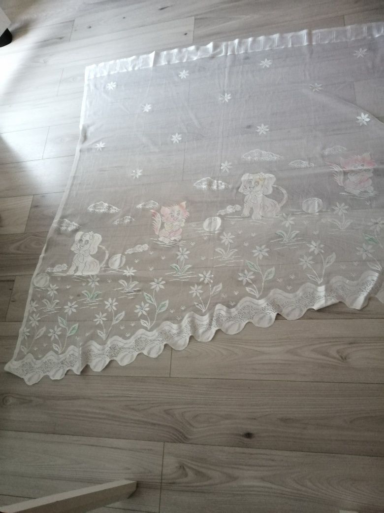 Biala firana dziecinna