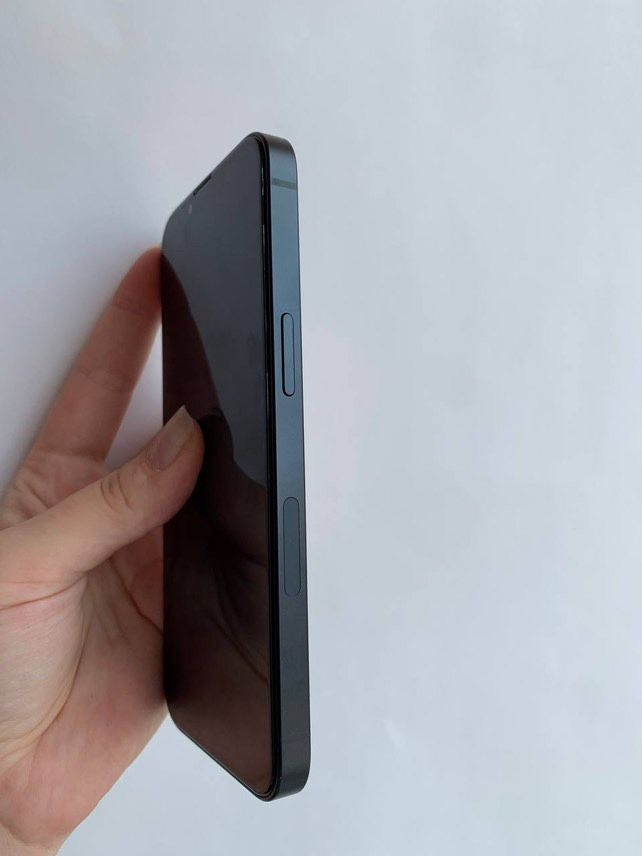 Продам Iphone 13