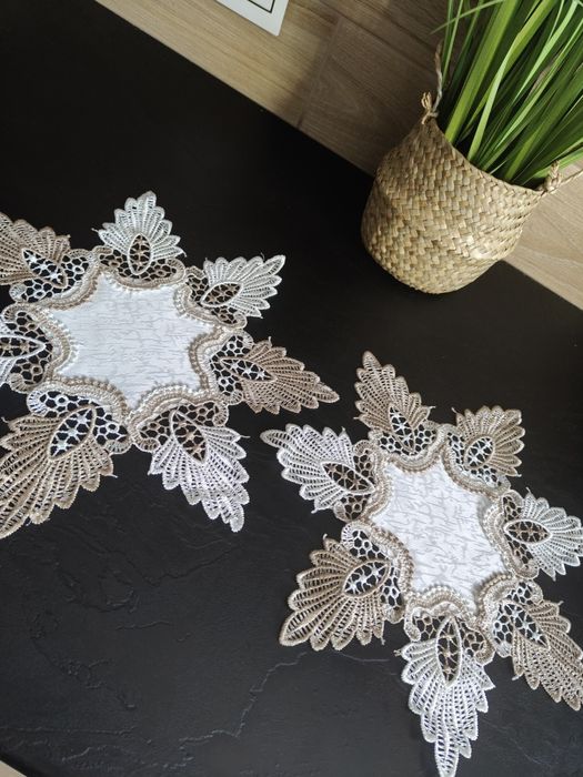 2 szt koronkowe serwetki średnica 30 cm
