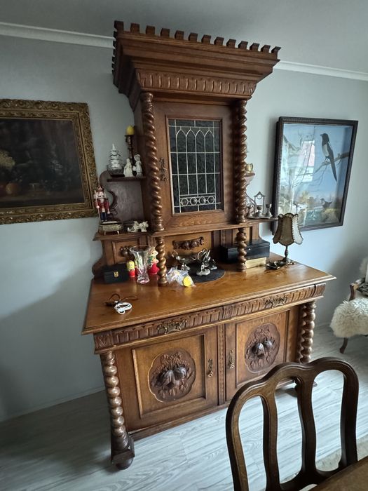 Kredens dębowy w stylu neorenesansowym