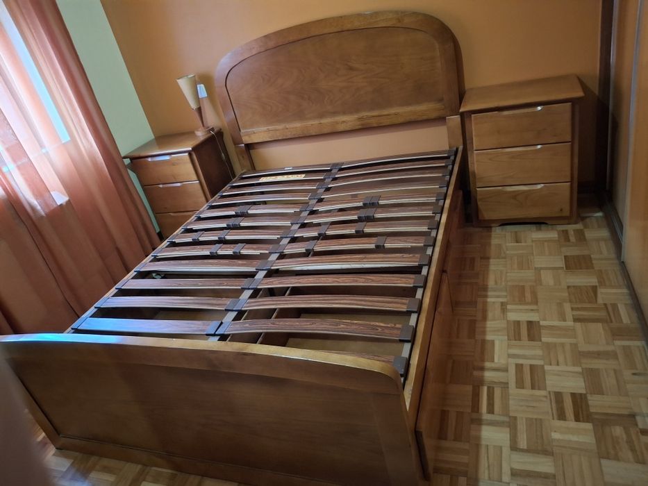 Cama de casal e 2 mesas de cabeceiras - madeira cerejeira