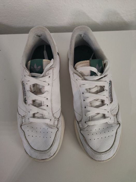 Tênis Adidas Continental