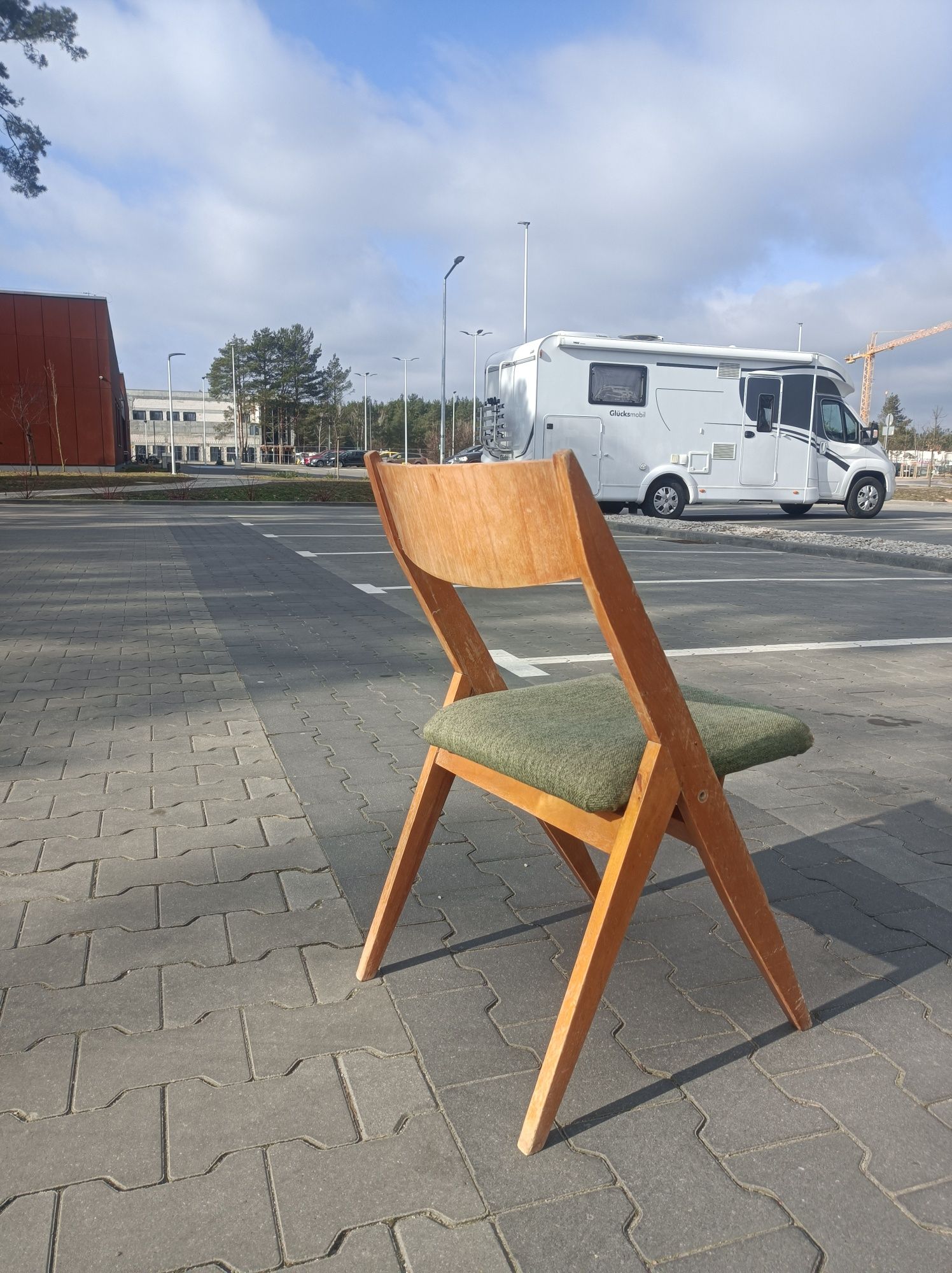 Krzesło Rzut Toruń Knothe do renowacji