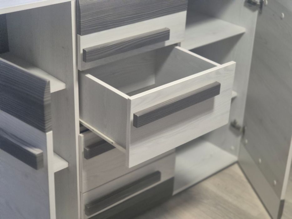 Sprzedam komodę w b.d stanie