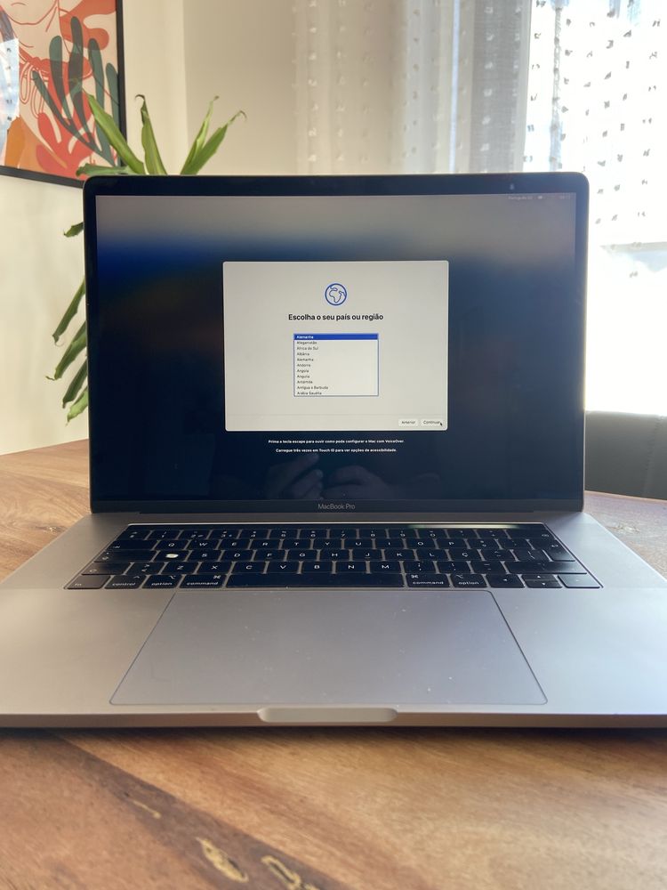 Macbook Pro 2018, 15”, i7 16RAM 256GB