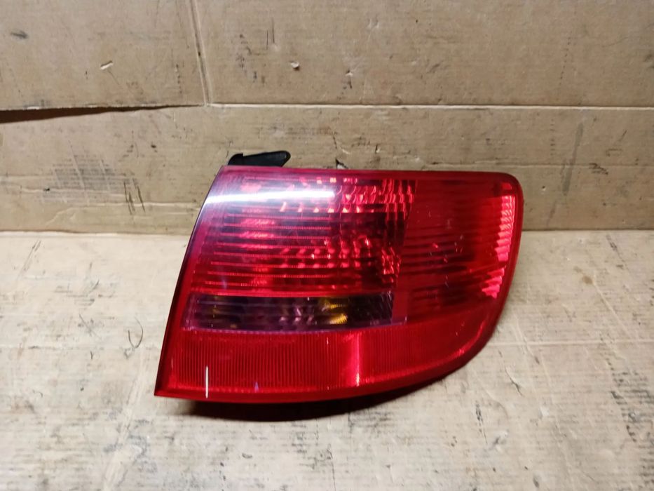 Lampa prawy tył tylna prawa Audi A6 C6 Kombi