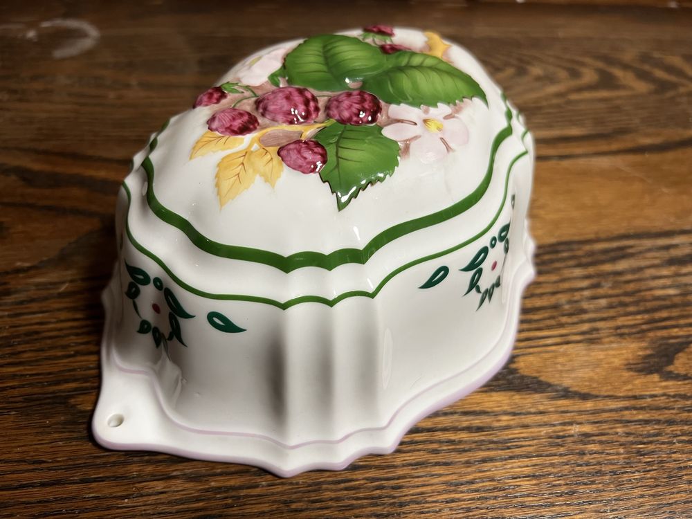 Porcelana forma z malinami na galaretkę, babkę, do powieszenia