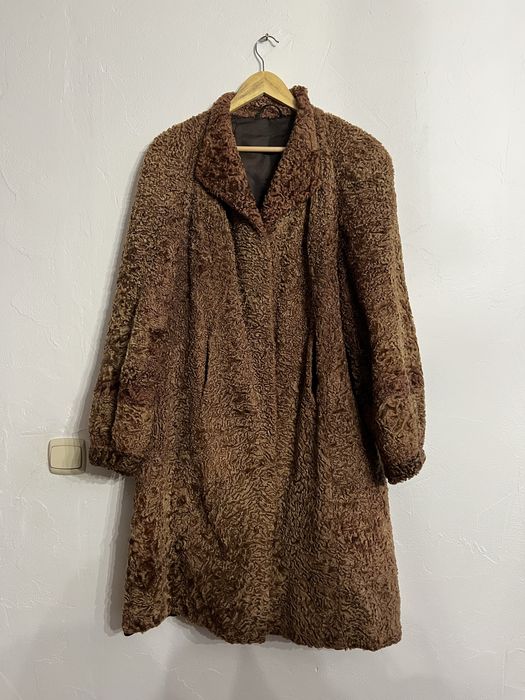 płaszcz brązowy z karakułów