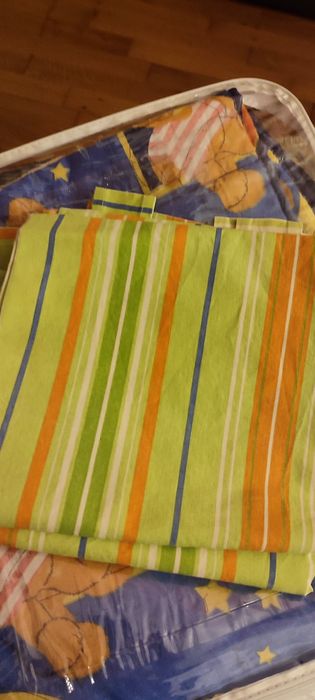 Edredão e cortinas criança.