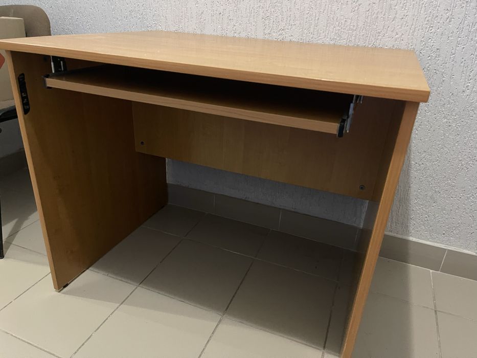 Стіл компʼютерний