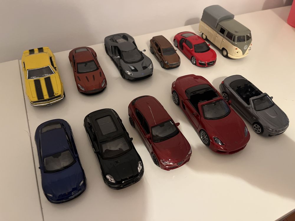 11 Carros brincar bburago 1/43 e 1/32