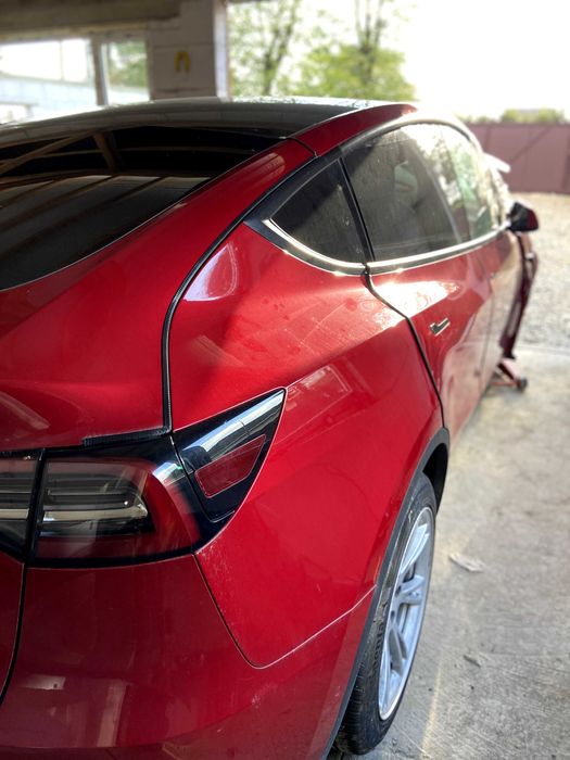 Дверка Tesla Model Y задня права передня  колір червон білий PPSW PPMR