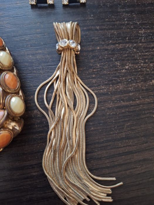 Якісна біжутерія. Браслети, підвіски, годинник