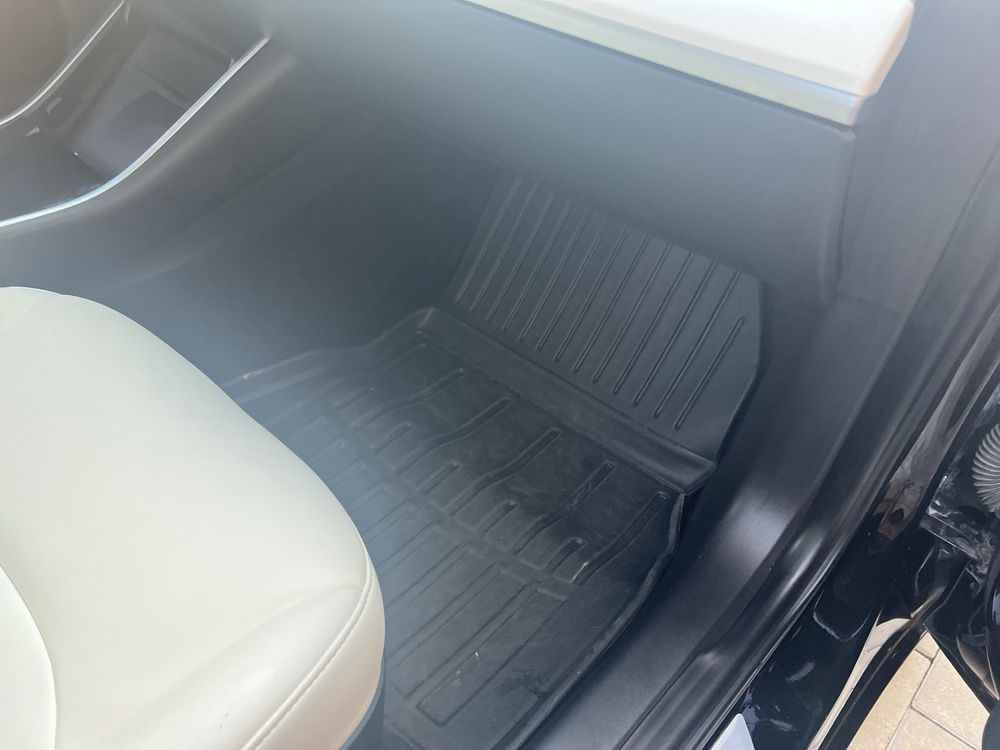 Telsa model 3 mid range CCS2