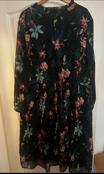 Sukienka w kwiaty 4xl clockhouse