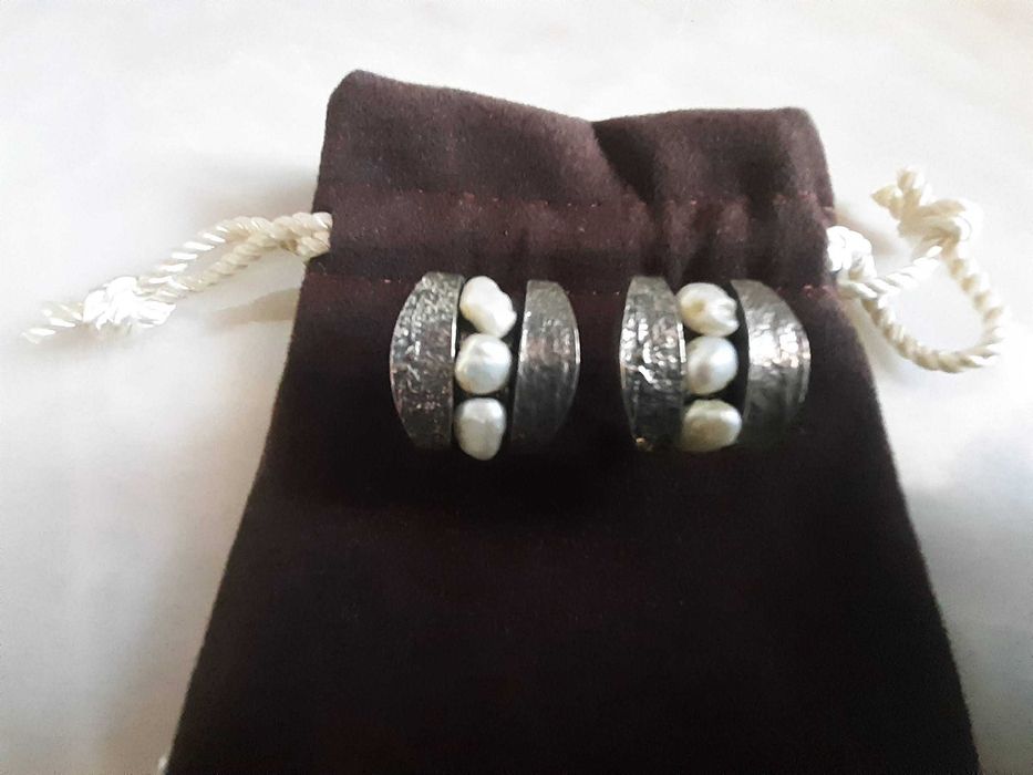 Brincos prata contrastada e pérolas, novos