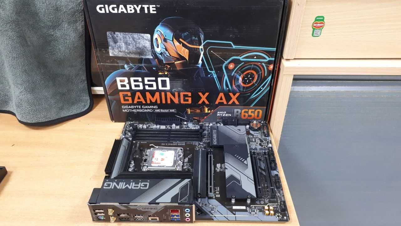 Материнська плата Gigabyte B650 GAMING X AX