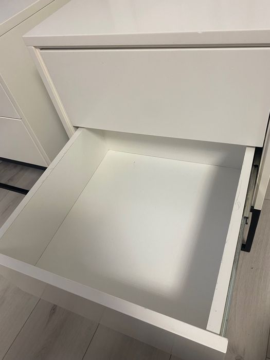 Szafki nocne w bardzo dobrym stanie