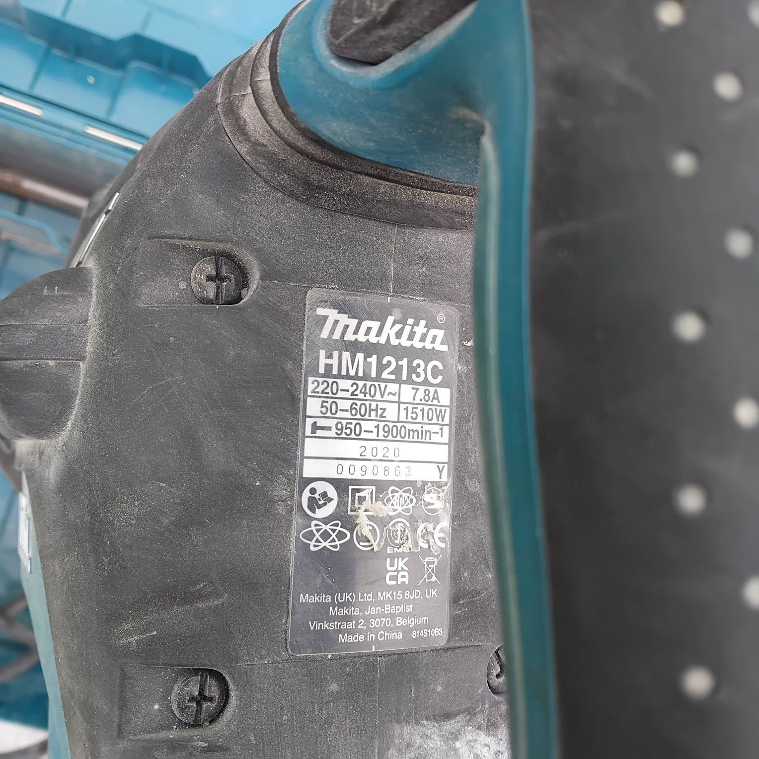 Młot udarowy Makita HM1213C
