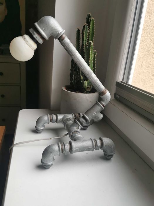 lampka industrialna z rur