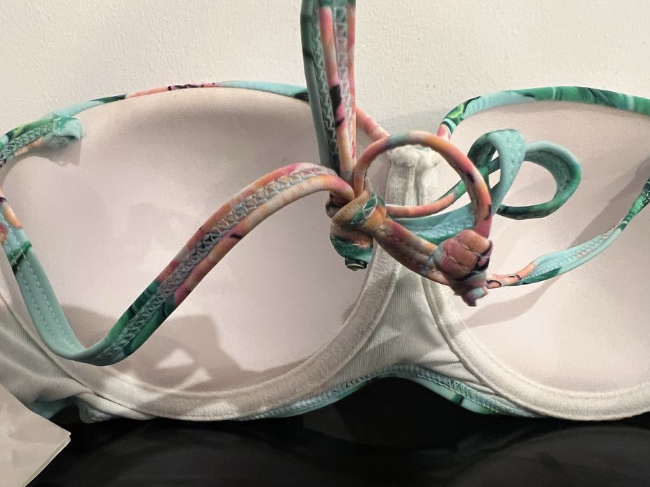 Parte de cima Bikini Boohoo verde água com flores