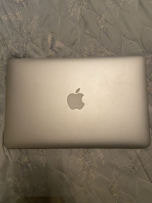 Продам Macbook Air 11” 2012 года